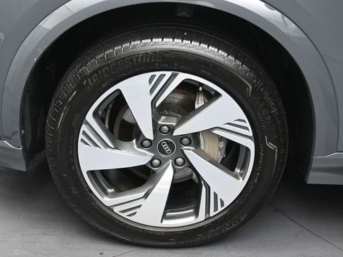 Used 2025 Audi Q6 e-tron Premium Plus w/ Premium Plus AWD/4WD image 36