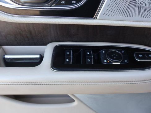 Used 2019 Lincoln Navigator Reserve image 15