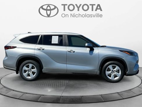 Used 2024 Toyota Highlander LE AWD/4WD image 6