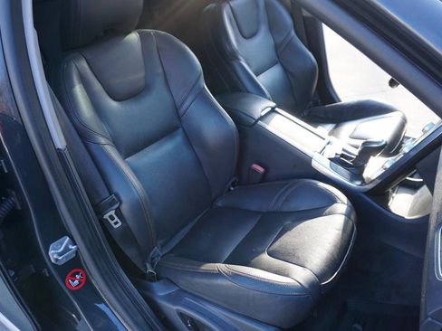 Used 2015 Volvo V60 T5 Cross Country w/ Protection Package image 21