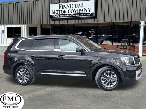 Used 2024 Kia Telluride LX image 1