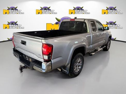 Used 2018 Toyota Tacoma SR5 AWD/4WD image 4