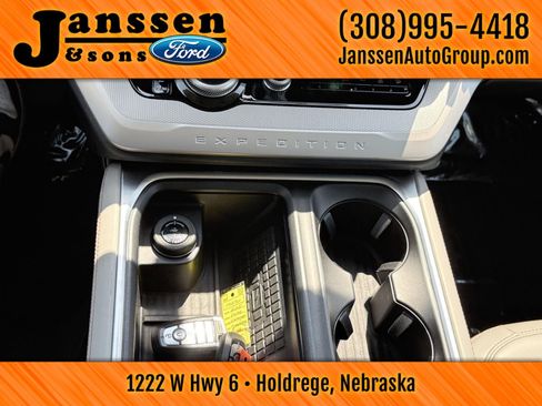Used 2025 Ford Expedition Active AWD/4WD image 26