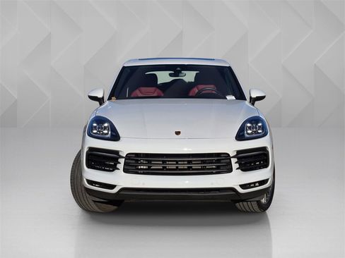 Used 2023 Porsche Cayenne Platinum Edition image 2