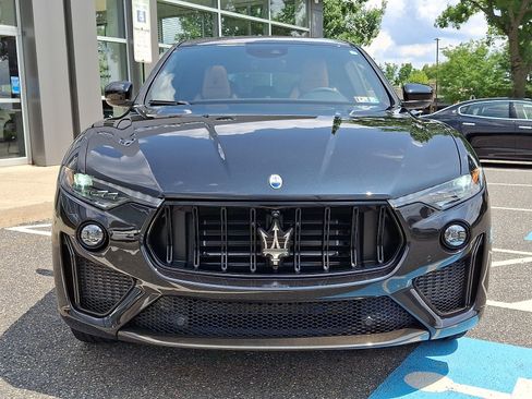 Used 2024 Maserati Levante Trofeo AWD/4WD image 2