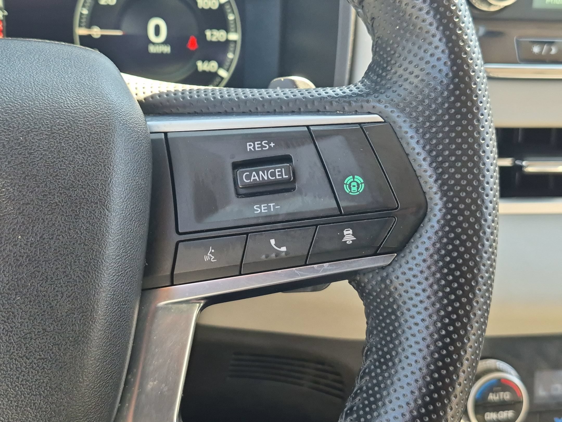 Used 2024 Mitsubishi Outlander SEL AWD/4WD image 17