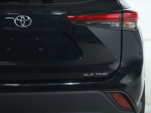 Used 2023 Toyota Highlander XLE image 47