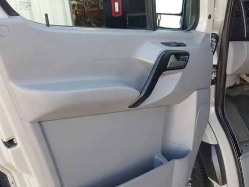 Used 2014 Mercedes-Benz Sprinter 2500 image 23