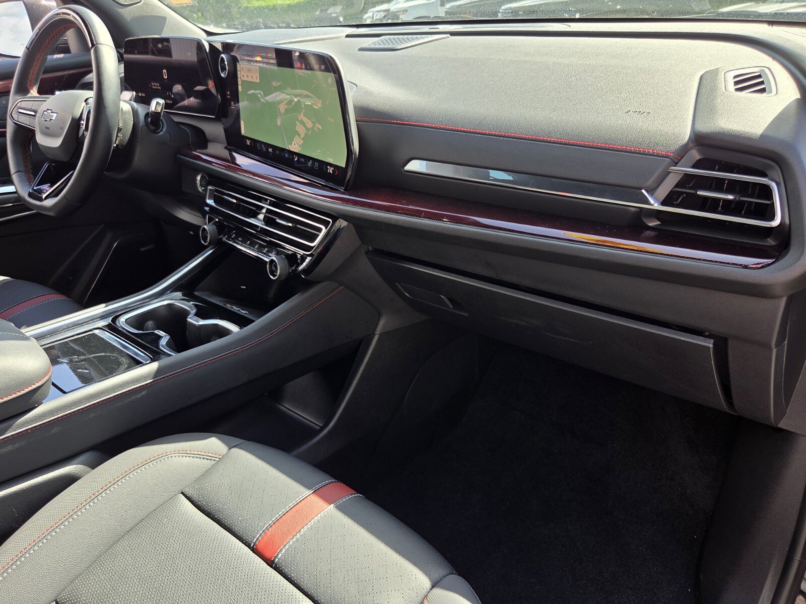 Used 2026 Chevrolet Traverse RS FWD image 18