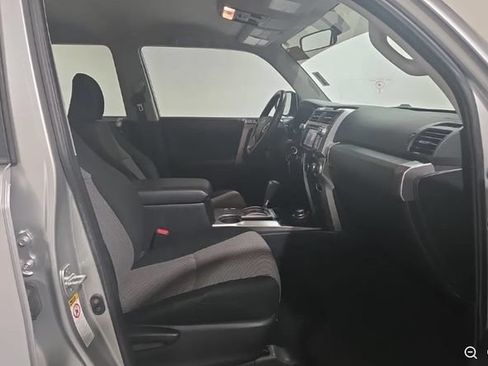 Used 2018 Toyota 4Runner SR5 AWD/4WD image 10