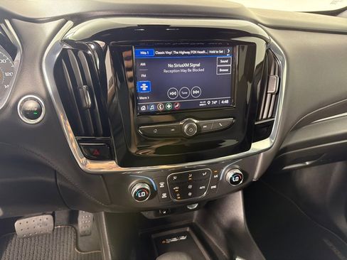 Used 2022 Chevrolet Traverse LT FWD image 16