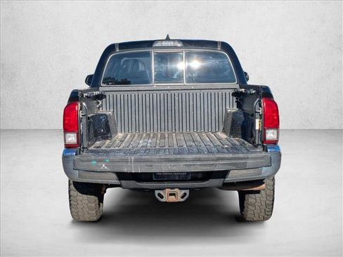 Used 2016 Toyota Tacoma TRD Off-Road image 6