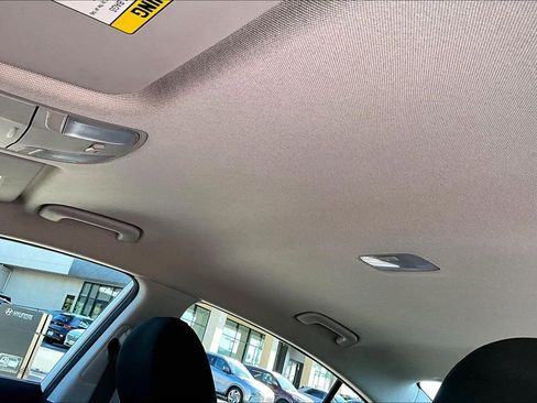 Used 2020 Hyundai Elantra SE w/ Cargo Package (C1) image 12