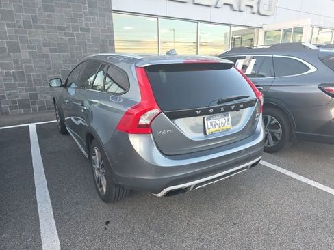 Used 2016 Volvo V60 T5 Cross Country image 4