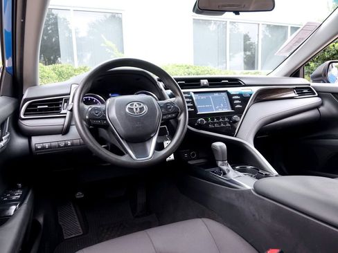 Used 2019 Toyota Camry LE FWD image 5