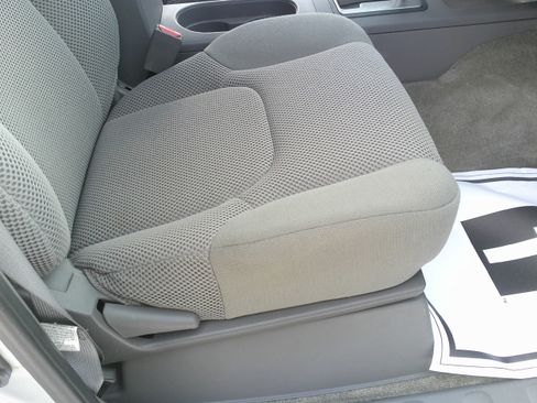 Used 2018 Nissan Frontier SV image 30