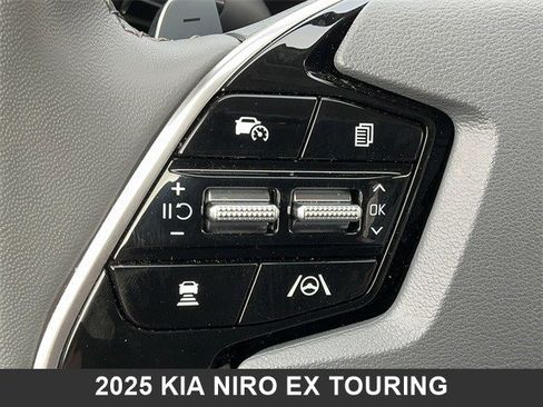 Used 2025 Kia Niro EX Touring image 22