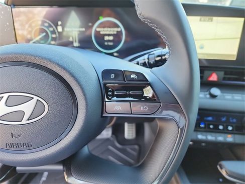 New 2025 Hyundai Elantra SEL image 23