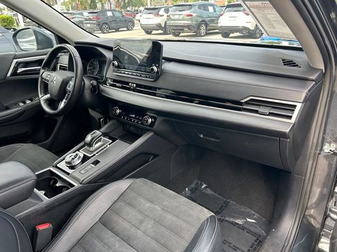 Used 2024 Mitsubishi Outlander SE FWD image 41