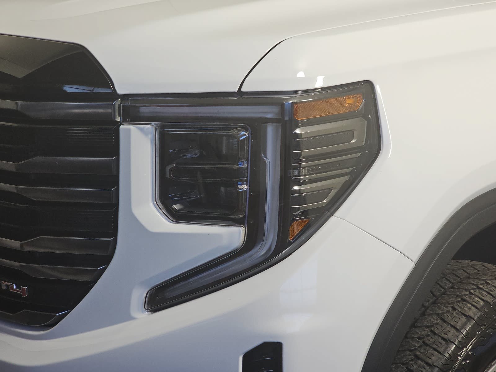 Used 2025 GMC Sierra 1500 AT4 w/ AT4 Premium Package AWD/4WD image 28