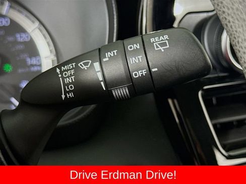 Used 2023 Toyota Highlander L FWD image 16