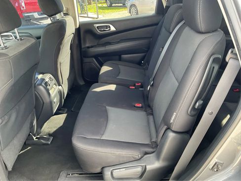 Used 2020 Nissan Pathfinder S FWD image 10