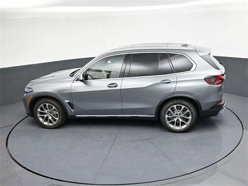 New 2026 BMW X5 xDrive50e w/ Climate Comfort Package image 22