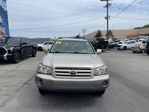 Used 2006 Toyota Highlander 2WD w/ 3rd Row image 5