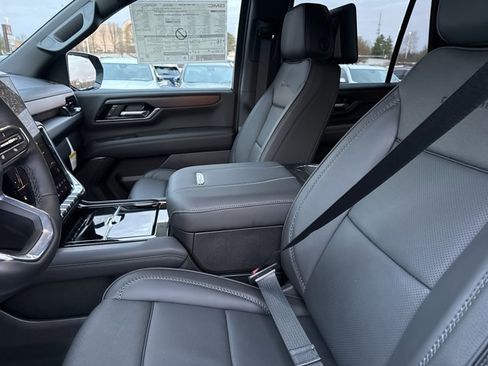 New 2026 GMC Yukon Denali w/ Denali Reserve Package image 5