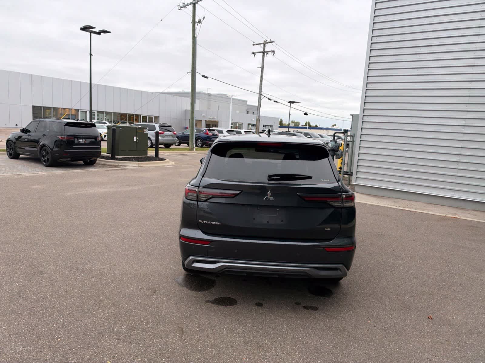 Used 2025 Mitsubishi Outlander SE AWD/4WD image 4