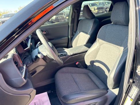 Used 2023 Toyota Crown XLE image 13