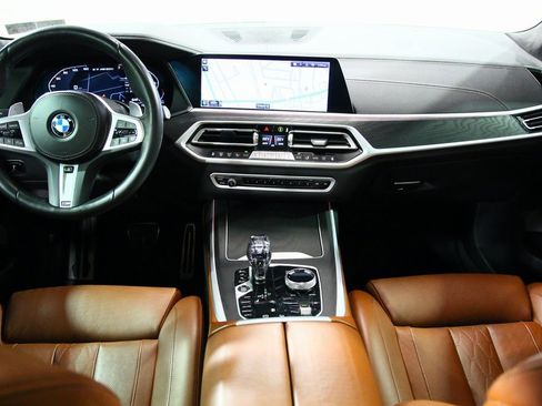 Used 2022 BMW X7 M50i w/ Executive Package image 4