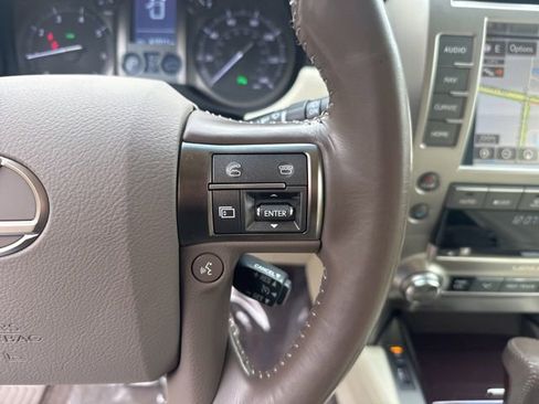 Used 2018 Lexus GX 460 Premium w/ Premium Package image 18