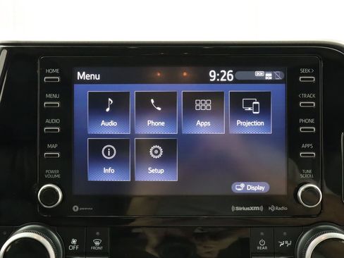 Used 2021 Toyota Highlander XLE AWD/4WD image 21