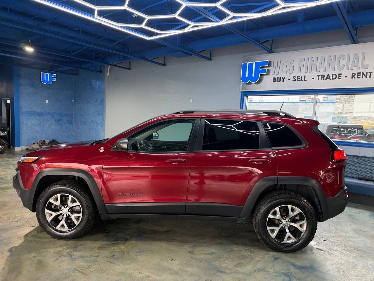 Used 2016 Jeep Cherokee Trailhawk w/ Leather Interior Group AWD/4WD image 7