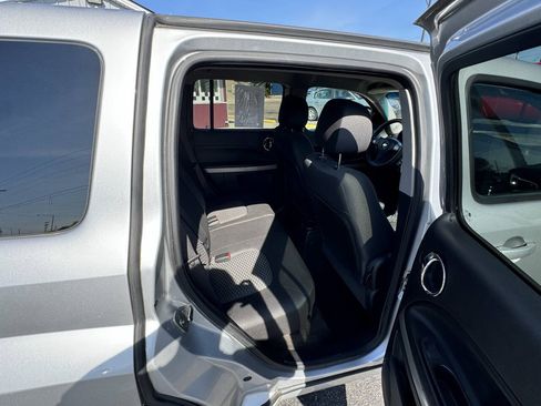 Used 2010 Chevrolet HHR LT FWD image 36