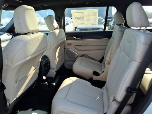 New 2026 Jeep Grand Cherokee L Limited w/ Luxury Tech Group II AWD/4WD image 16