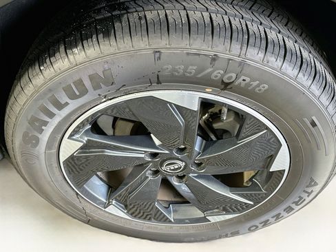 Used 2025 Nissan Rogue SV AWD/4WD image 11