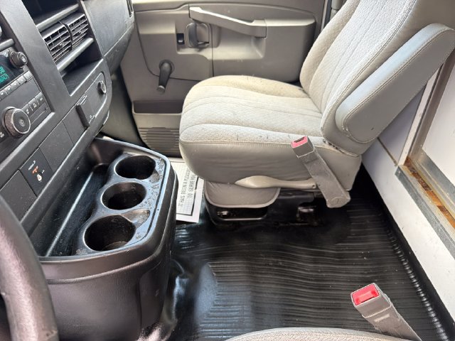 Used 2017 Chevrolet Express 3500 RWD image 15