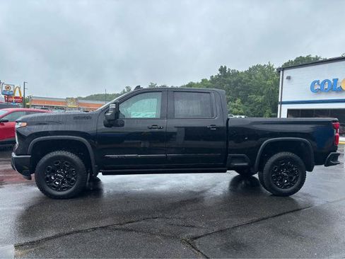 Used 2024 Chevrolet Silverado 3500 High Country w/ Midnight Edition AWD/4WD image 3