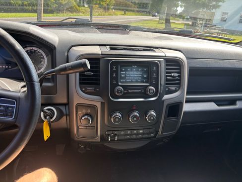 Used 2018 RAM 2500 Tradesman w/ Chrome Appearance Group image 9