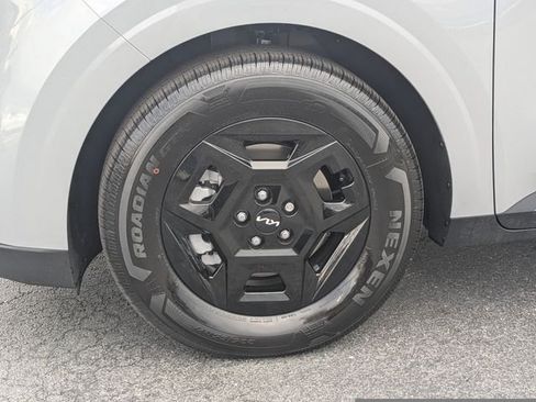 New 2027 Kia Carnival LX FWD image 11