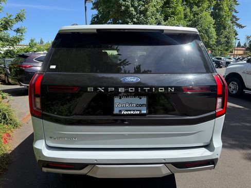 Used 2025 Ford Expedition Platinum AWD/4WD image 9