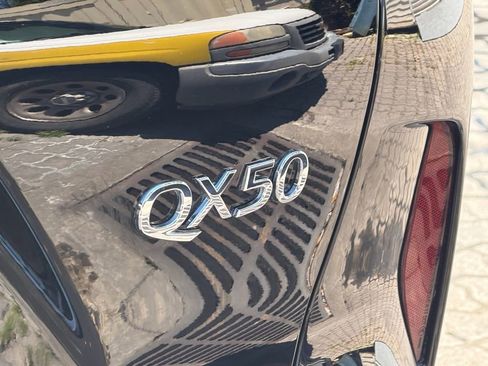 Used 2019 INFINITI QX50 Luxe w/ Navigation Package FWD image 9