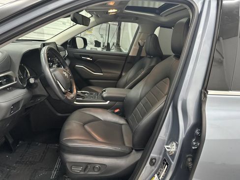 Used 2022 Toyota Highlander XLE AWD/4WD image 21