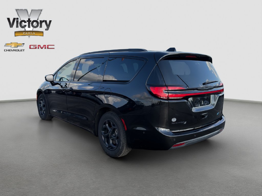 Used 2024 Chrysler Pacifica Premium FWD image 4