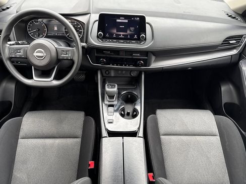 Used 2024 Nissan Rogue SV image 15