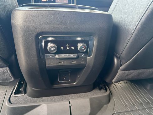 Used 2026 GMC Yukon Denali w/ Denali Reserve Package AWD/4WD image 4