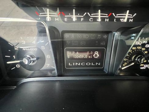 Used 2014 Lincoln Navigator L 4WD image 19