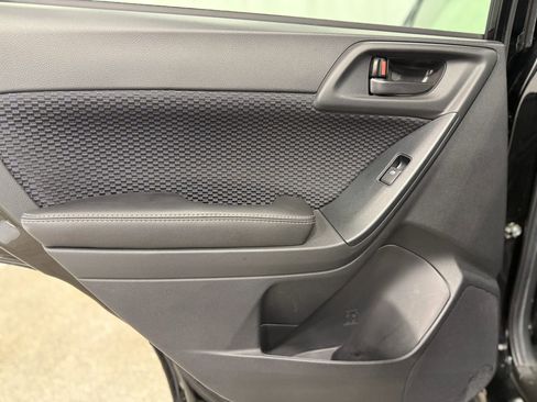 Used 2018 Subaru Forester 2.5i Premium w/ All-Weather Package image 32